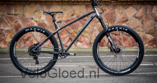 Commencal Meta HT AM Race specificaties